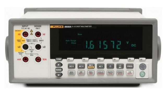 8808A Мультиметр Fluke 120 В