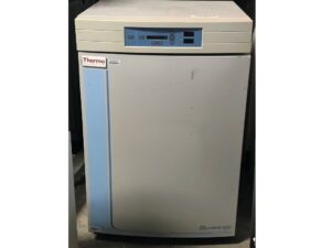 Thermo Scientific 3120 CO2-инкубатор с водяной рубашкой