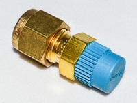0100-0114- Разъем, M, 1/4 TBG, 1/8 NPT, используется с системами газовой хроматографии/масс-спектрометрии серии 7200.