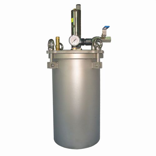 Напорный бак 1000CL-STAGдля хранениянерж.стальцилиндрический