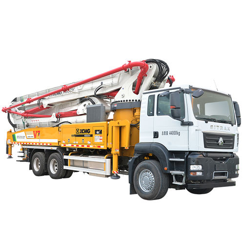 Mobile truck-mounted concrete pump HB50V