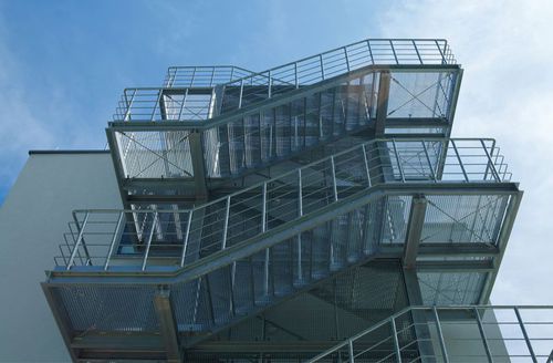 Straight staircase outdoormetalwith landing