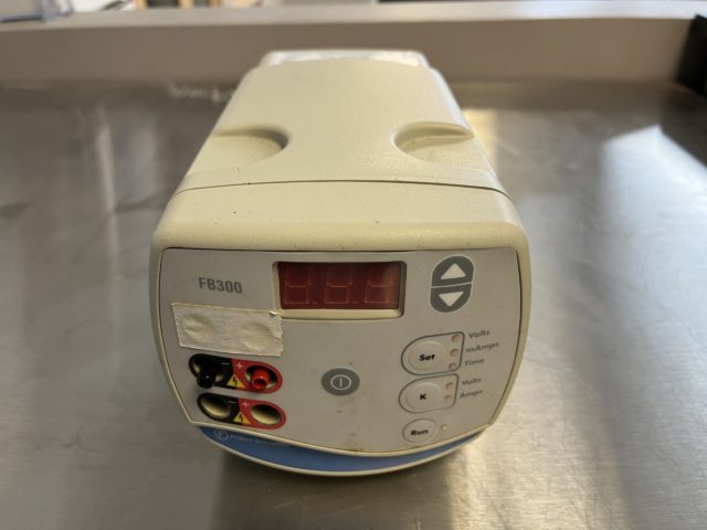 Fisher Scientific FB300 Electrophoresis Power Supply — изображение 2