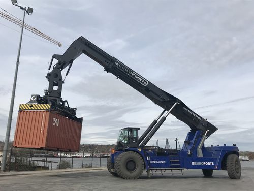 Контейнерный телескопический погрузчик серии SMV TC