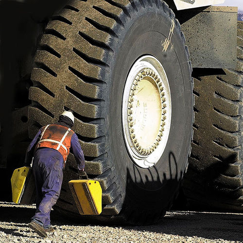 Vehicle truck wheel block MC3012