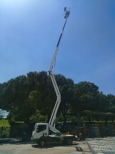 Truck-mounted articulated boom lift SCA23 HE+H