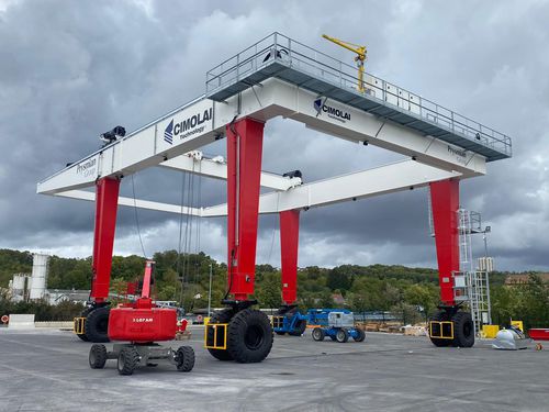 Rubber-tired straddle carrier MST 120