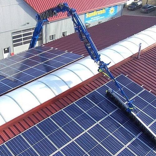 Робот для очистки солнечных панелей, влажная уборка на крышемобильный