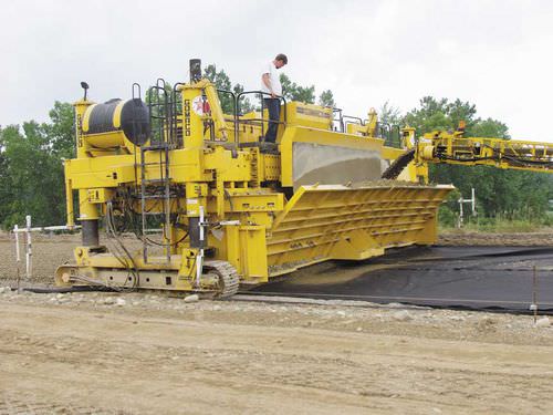 Feed hopper for concrete