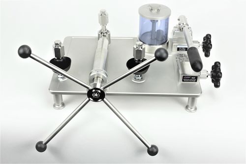 Hydraulic pressure comparator ADT960pressure calibration