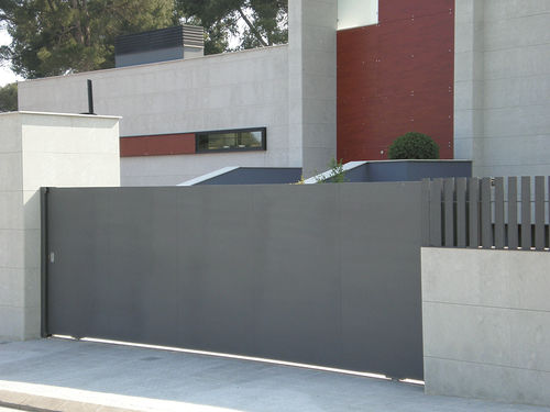 Раздвижная дверь металлобезопаснаямеханизированная