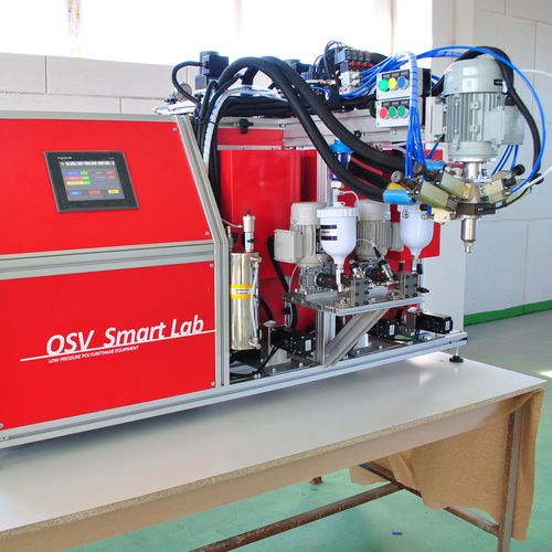 Блок смешивания и дозирования смолы SmartLab 3KliquidПена с шестеренчатым насосом