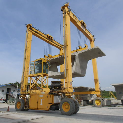 Civil engineering straddle carrier MST 120