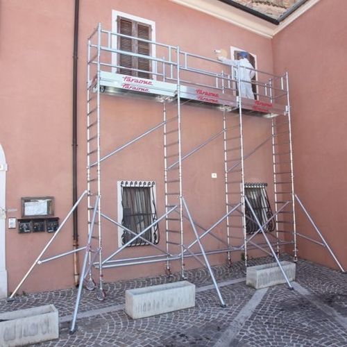 Fixed scaffolding tower Top Systemmodularwith stairwayfacade