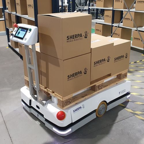 Погрузочно-разгрузочный автономный мобильный робот SHERPA P для разгрузки на складе