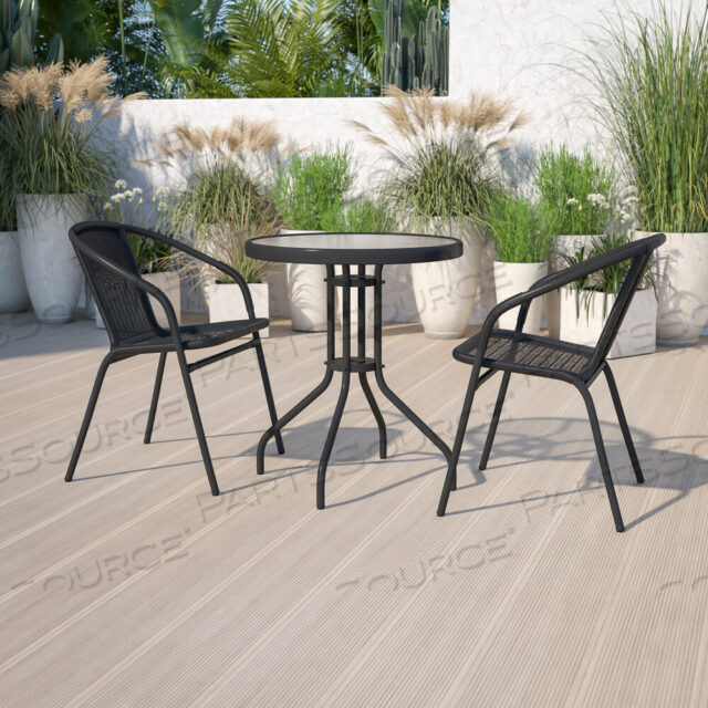 OEM#: TLH-071RD-037BK2-GGLILA 23.75 КРУГЛЫЙ СТОЛ ИЗ МЕТАЛЛА И СТЕКЛЯННОГО СТЕКЛА С 2 ЧЕРНЫМИ РОТАНГОВЫМИ СТУЛЬЯМИ от Flash Furniture