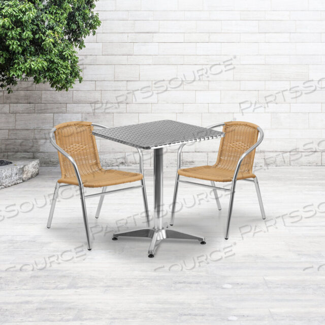 OEM#: TLH-ALUM-24SQ-020BGECHR2-GGLILA 23,5 КВАДРАТНЫЙ АЛЮМИНИЕВЫЙ СТОЛ ДЛЯ ПОМЕЩЕНИЙ И УЛИЦ С 2 БЕЖЕВЫМИ РОТАНГОВЫМИ СТУЛЬЯМИ от Flash Furniture